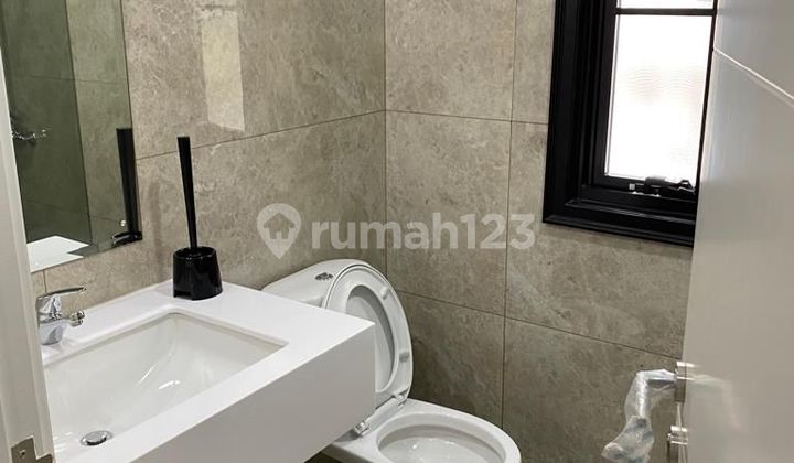 Dijual Cepat Barang Langka Rumah 3 Lantai Di Kawasan Elite Cluster Winona Alam Sutera 2