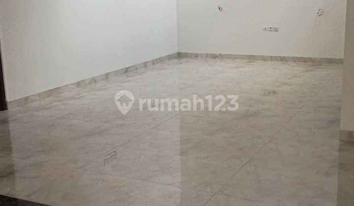 For Sale: Beautiful Hook House with SHM, Ready to Occupy at Icon Cosmo BSD Tangerang 2