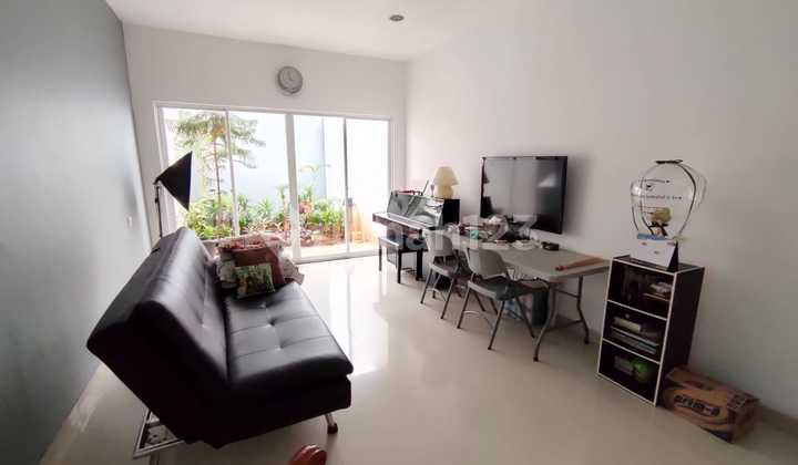 For sale: house on JL. Kebahagiaan, Tamansari, West Jakarta, SHM certificate. For sale: house on JL. Kebahagiaan, Tamansari, West Jakarta, SHM certificate.