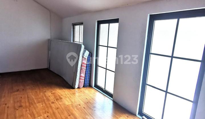 Tempat Tinggal Rasa Villa 3 Lantai Karawaci Semi Furnished 775 Juta