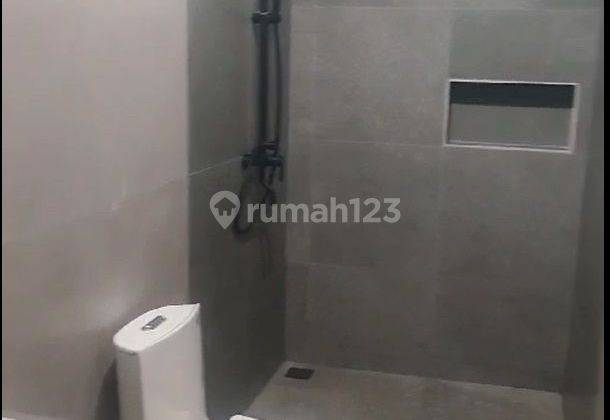 Rumah 3 Lantai Harga Nego Dekat Alam Sutra 2