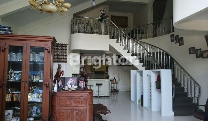RUMAH MEWAH JALAN PUPUK RAYA DI SEWAKAN 1