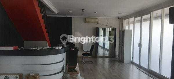 3-Storey Shop House with Front Road Hook Position 3-Storey Shop House with Front Road Hook Position