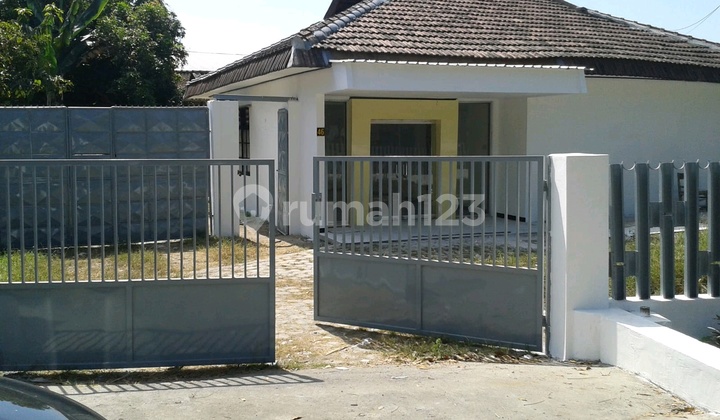 Commercial and Warehouse Building on Zero Madiun Main Road