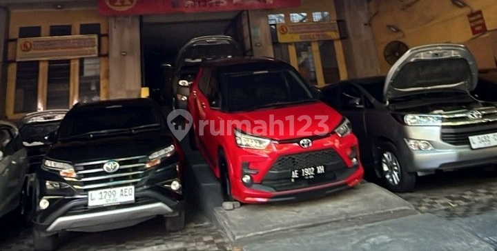 Rumah Usaha Tengah Kota 1