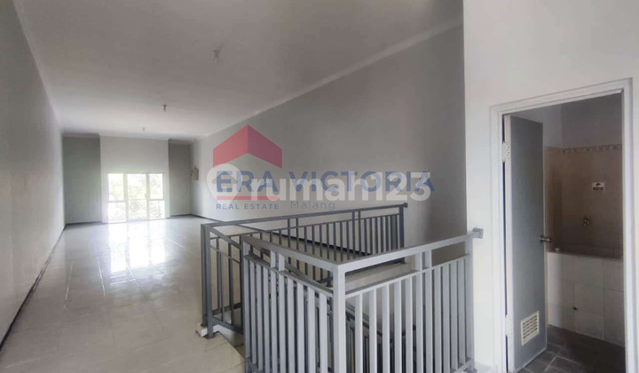 New 3-Story Building Shop-House on Main Street, Blimbing, Heavy Traffic. 2