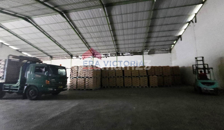 Strategic Warehouse Complex with Easy Truck & Trailer Access