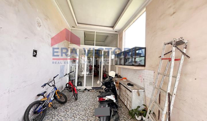 Properti Strategis! Rumah 2 Lantai, Rooftop di Poros Jalan Raya Dekat Um 2 & Tol Properti Strategis! Rumah 2 Lantai, Rooftop di Poros Jalan Raya Dekat Um 2 & Tol