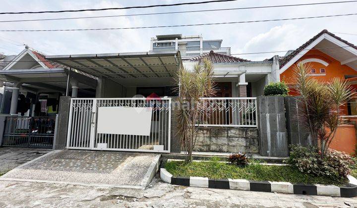 Rumah Minimalis 3 Lantai di Lokasi Bagus Dekat Kuliner dan Alun-Alun 1