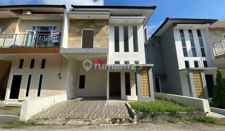  Dekat SLG! Rumah Cantik 2 Lantai di Ngasem – Kediri 1