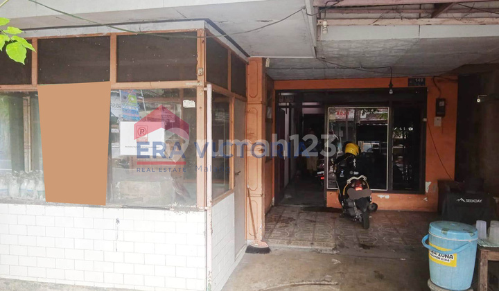 Blitar City Center House Strategic Location on the Side of the Main Road