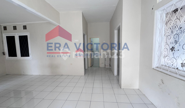 Well-Maintained Hook House Cool Mountain Breeze Easy Access to Malang Skyland 2