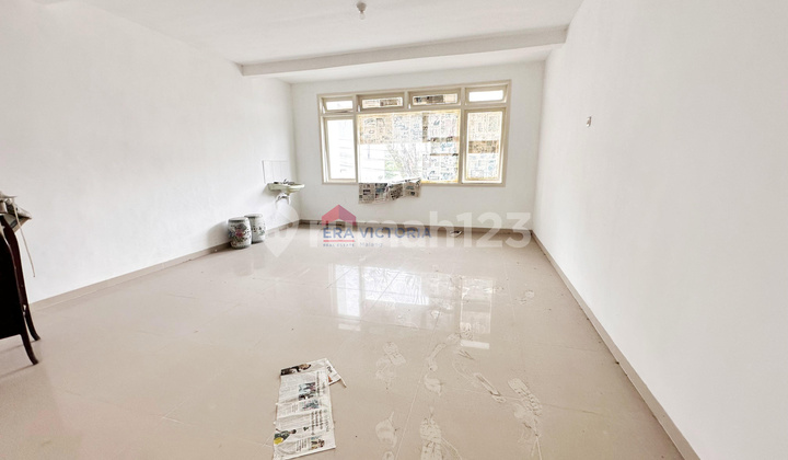 3-Story Semi-Furnished House Near Main Market Suitable for Business 3-Story Semi-Furnished House Near Main Market Suitable for Business