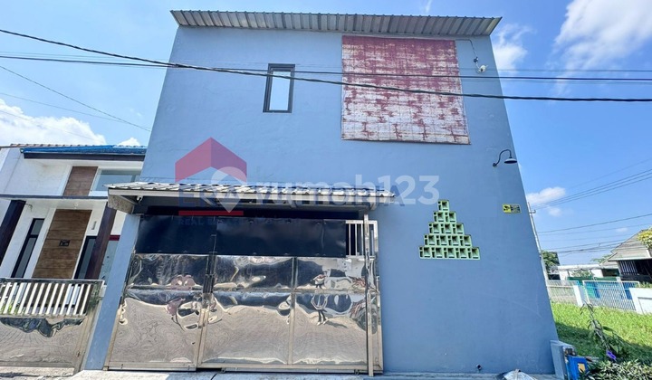 Residence for Young Couples, One Gate System, Near Ken Arok Sports Hall, Wide Row.