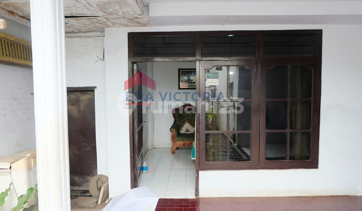 House + 2 Shophouses on Main Street Besuki, 500 M from Toll Exit, Strategic Location House + 2 Shophouses on Main Street Besuki, 500 M from Toll Exit, Strategic Location