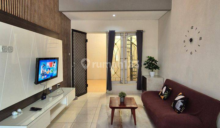 Disewakan Rumah 2LT Full Furnished Mewah Pakuwon City 1