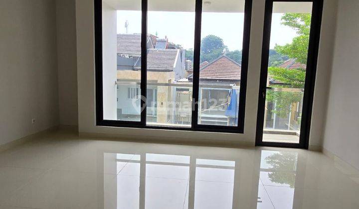 Rumah Bagus 3 Lantai Siap Huni di The Green BSD Tangerang 2