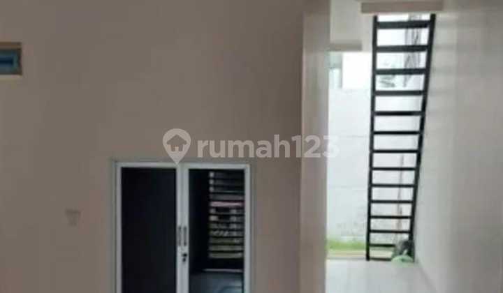 Ready to Live In Neat House, Semi-Furnished, Alevare Cluster, Foresta BSD.