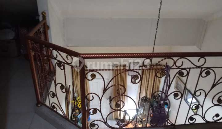 Two-Story Flood-Free House in Golden Vienna BSD, Close Access to Highway and Market. Two-Story Flood-Free House in Golden Vienna BSD, Close Access to Highway and Market.