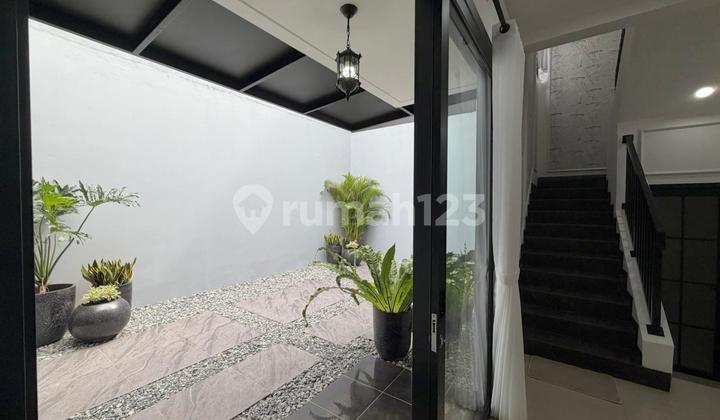 Rumah Full Furnished Siap Huni dengan Row Jalan Besar di Puspita Loka Bsd City 2