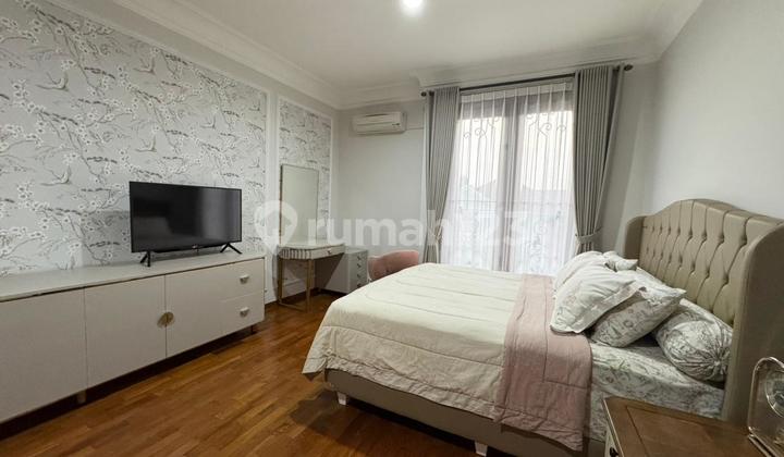 Rumah Castle Hoek Dijual Full Furnished Siap Huni di Puspita Loka Bsd City 2