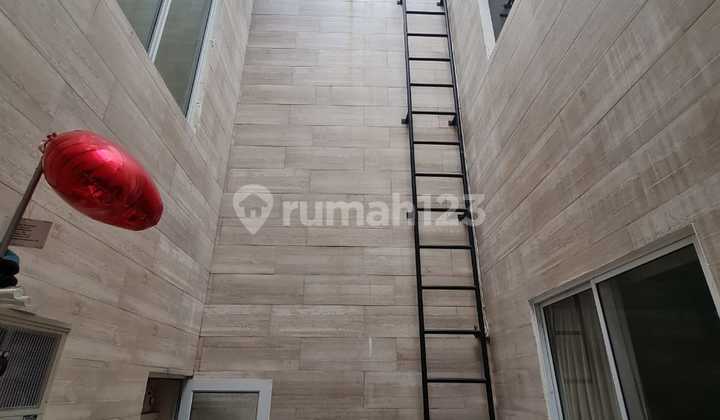 For Sale Luxury Corner House Furnished at The Riviera Puri Tangerang