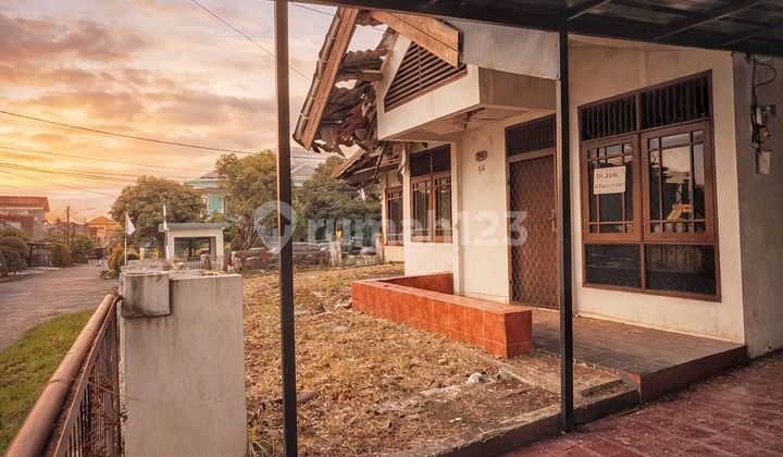 Hook House in Griya Loka Sector 1.3 BSD, South Tangerang 2