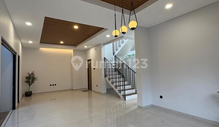 Rumah Minimalis Modern di Kencana Loka Bsd, Tangerang Selatan