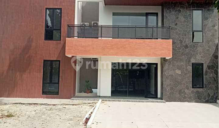 Rumah 3 Lantai di Sutera Palmyra Alam Sutera, Tangerang Selatan Rumah 3 Lantai di Sutera Palmyra Alam Sutera, Tangerang Selatan