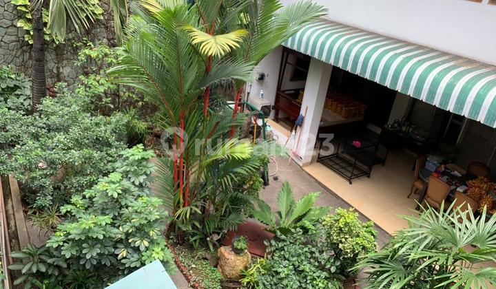 Rumah 2 Lantai Bagus SHM di Menteng, Jakarta Pusat