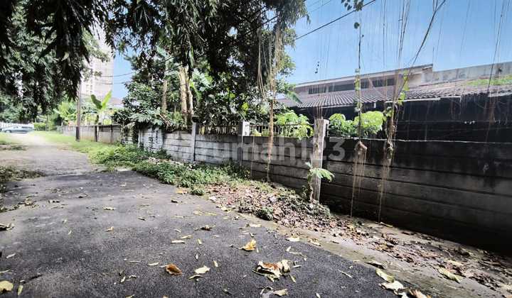 Rumah Hitung Tanah di Kawasan Elite Simprug Garden, Jakarta Selatan