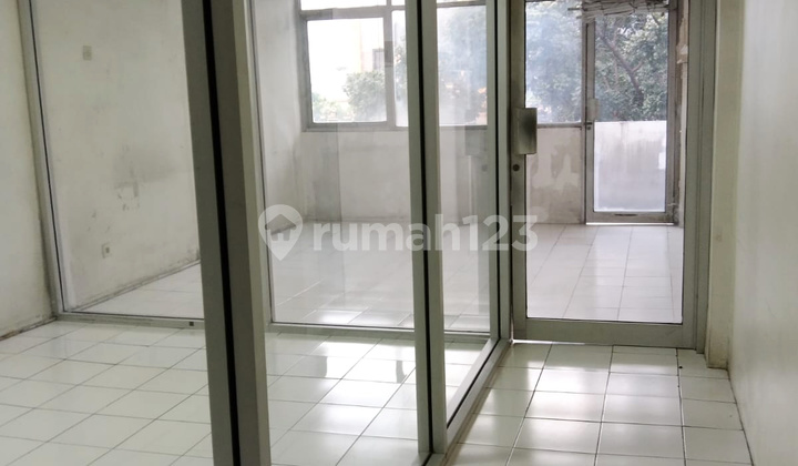 Disewa Ruko 3 Lantai di Kebayoran Lama, Jakarta Selatan Disewa Ruko 3 Lantai di Kebayoran Lama, Jakarta Selatan