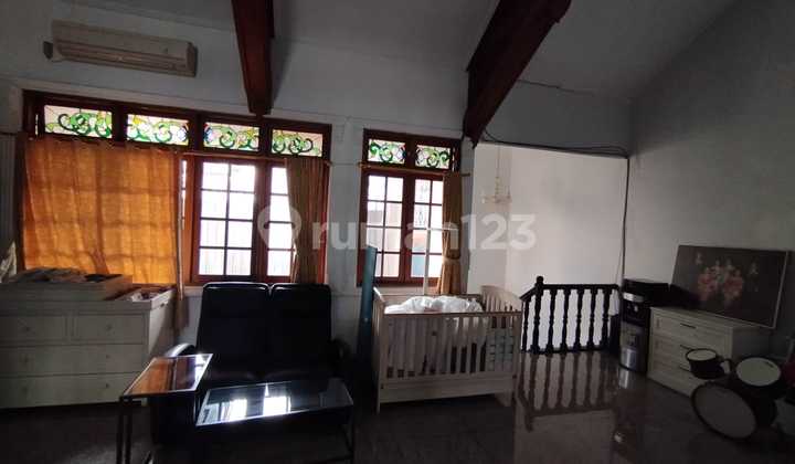Disewakan Rumah 2,5 Lantai Furnished di Kebayoran Baru, Jakarta Selatan 2