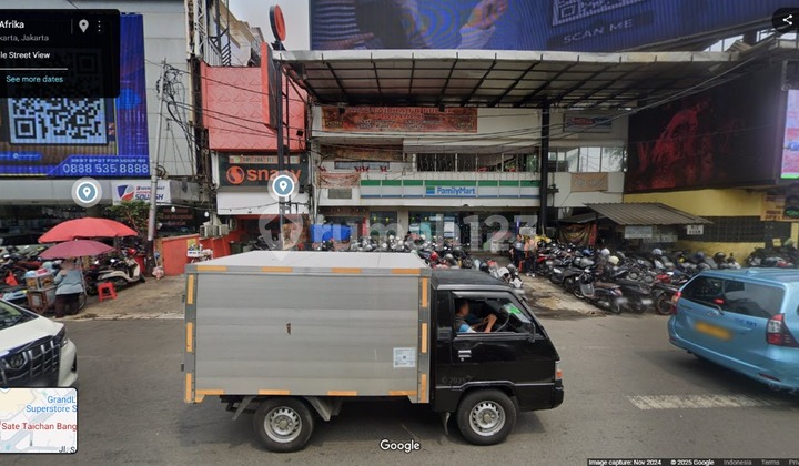 Land with a minimarket building next to STC (adjacent to Ratu Plaza) in Senayan, Jakarta. Land with a minimarket building next to STC (adjacent to Ratu Plaza) in Senayan, Jakarta.