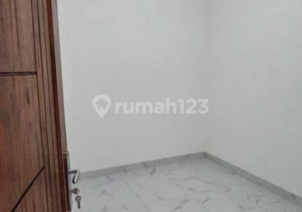 Rumah Strategis Minimalis Modern di Cluster Kertanegara Taman Royal, Tangerang 2