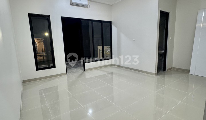 Rumah Brand New 2 Lantai di Regency Melati Mas, Tangerang Selatan