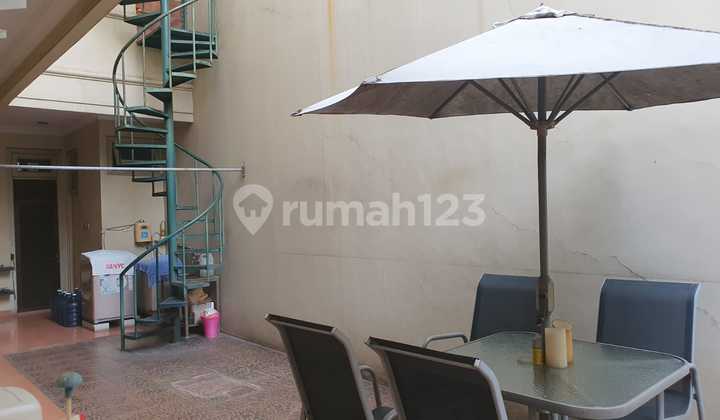 Rumah Bagus 5 BR di Kedoya Raya, Jakarta Barat Rumah Bagus 5 BR di Kedoya Raya, Jakarta Barat
