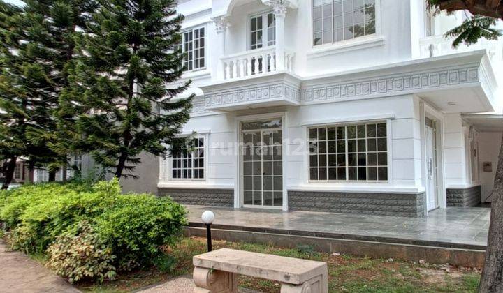 Rumah Hook Bagus Tepi Danau di Greenlake City Jakarta Barat 1