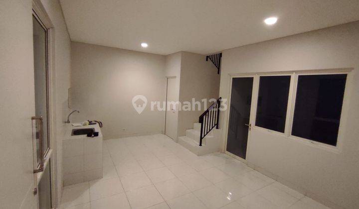 Rumah 2 Lantai Bagus Unfurnished di Sevilla Park Bsd , Tangerang 2