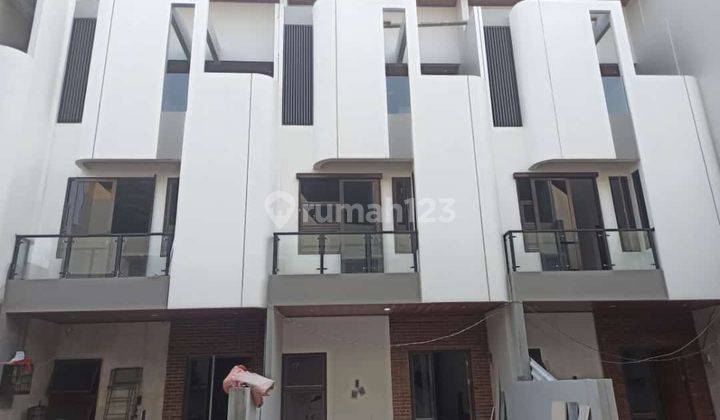 Rumah 3 lantai lokasi strategis dekat toll matraman rawamangun jakarta timur 1