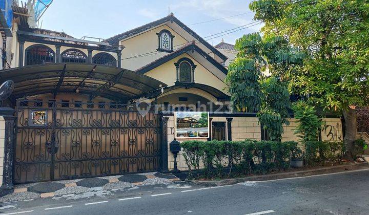 Rumah mewah ada kolam renang nya di duren sawit jakarta timur 1