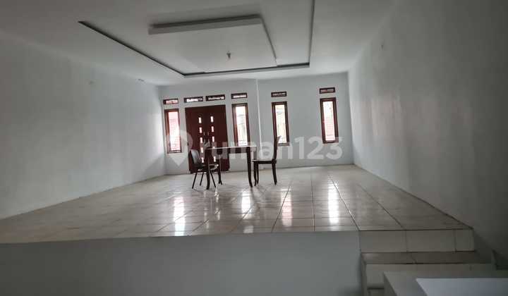 Sewa Rumah 2 Lantai di Komplek Antapani Dekat Sekolah Ursula