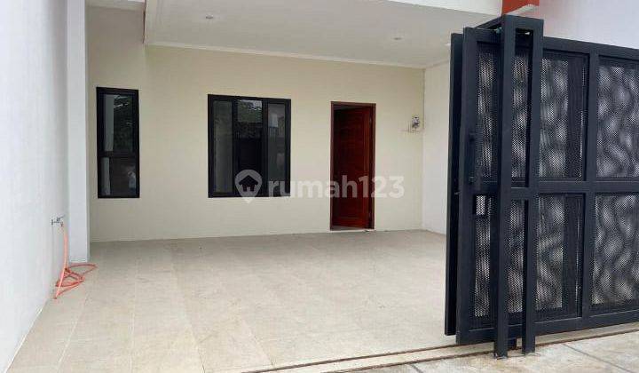 Dijual Rumah 2 Lantai Dalam Komplek Dan  Siap Huni Di Lokasi Strategis Di Krukut Limo Depok 2