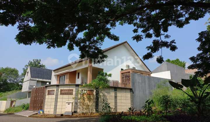 Dijual Rumah 2 Lantai Posisi Hoek Dilingkungan Yang Nyaman Asri & Tenang Di Villa Cinere Mas