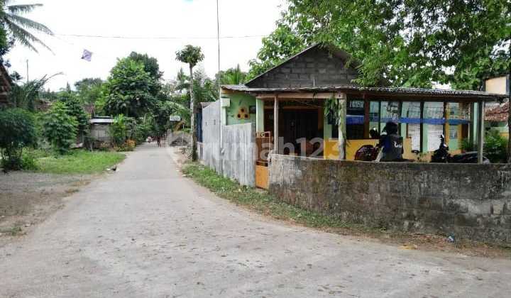 Dijual Tanah Dengan Bonus Bangunan Dan Kolam Renang Di Bantul Yogyakarta