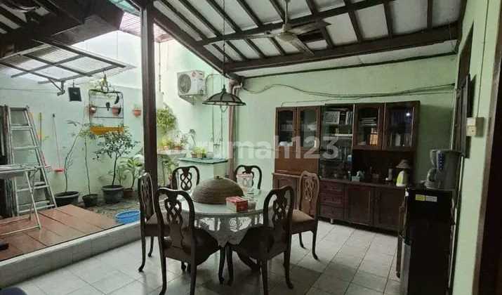Rumah Idaman di Duren Sawit! 5 Kamar, 3 Kamar Mandi, Fasilitas Lengkap!
