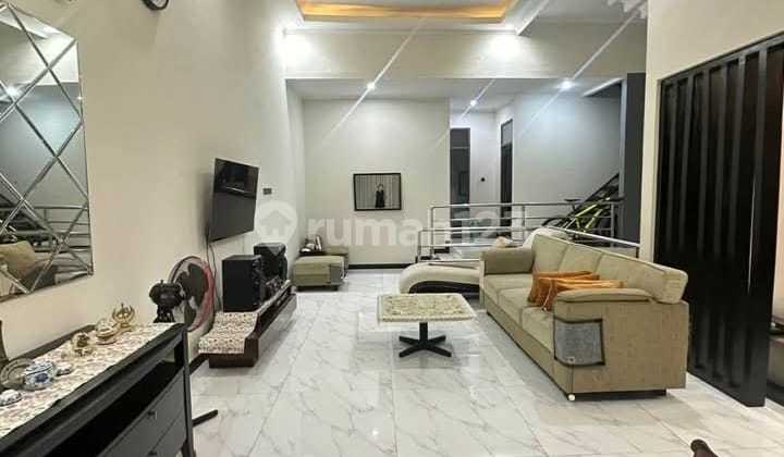 Rumah Modern 210m2 Bebas Banjir Dekat Plaza Buaran Rumah Modern 210m2 Bebas Banjir Dekat Plaza Buaran