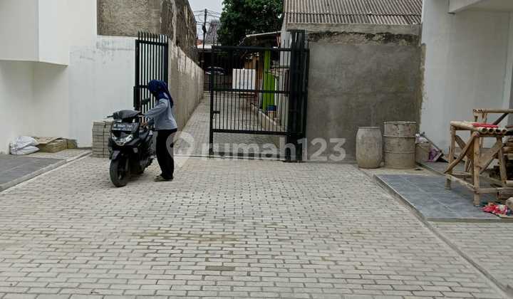 Rumah Lbr Muka 10M Akses 2 Mobil Bebas Banjir Jatiwaringin 2