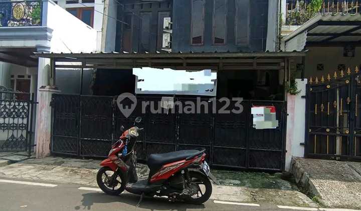 2-Story House in Duren Sawit. Price 1.4 Billion, Flood-Free Near Toll Road.