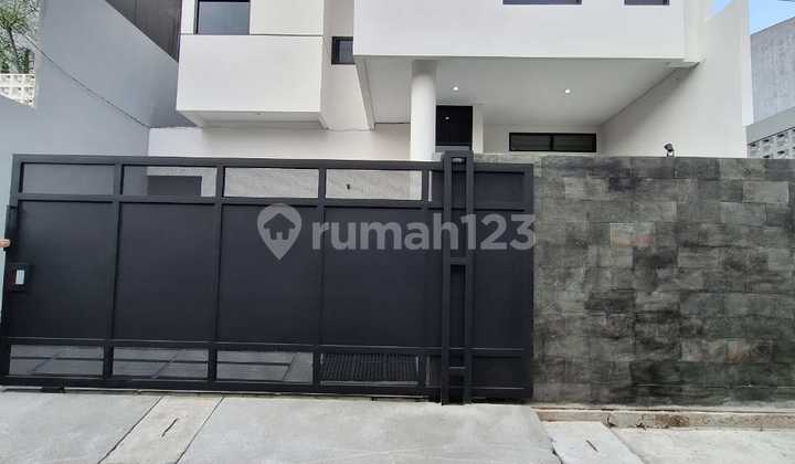 New House in Kelapa Gading with Complete Facilities and Strategic Location.